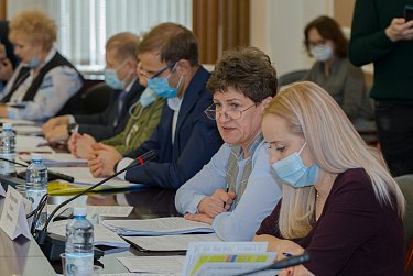 Выплаты приемным семьям увеличат